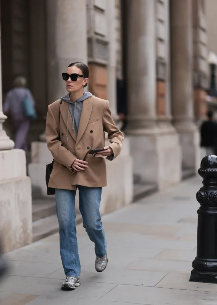 Best Essential Clothing Outfits for Casual and Urban Fashion Trends